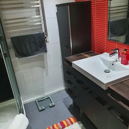 Aurora, Big House With Warmed Outside Pool And Jacuzzi *