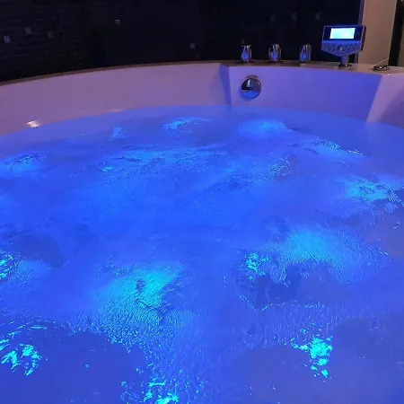 Willa Aurora, Big House With Warmed Outside Pool And Jacuzzi *