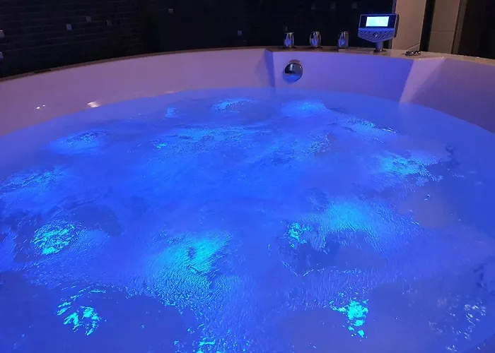 ヴィラ Aurora, Big House With Warmed Outside Pool And Jacuzzi *